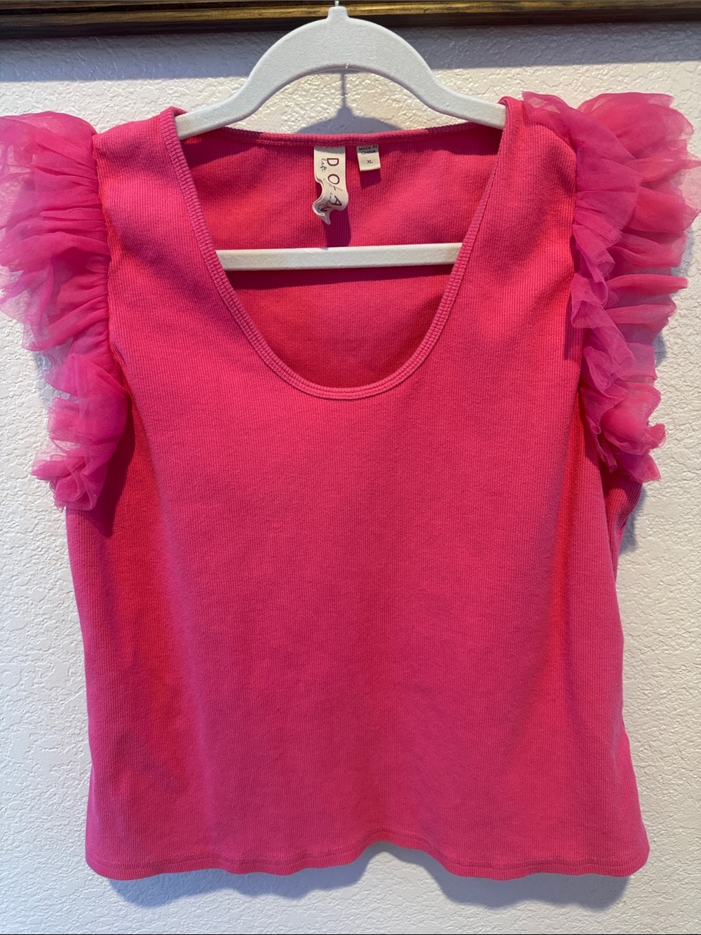 DO+BE Hot Pink Ruffle Sleeve Tank Top size XL
Anthropologie